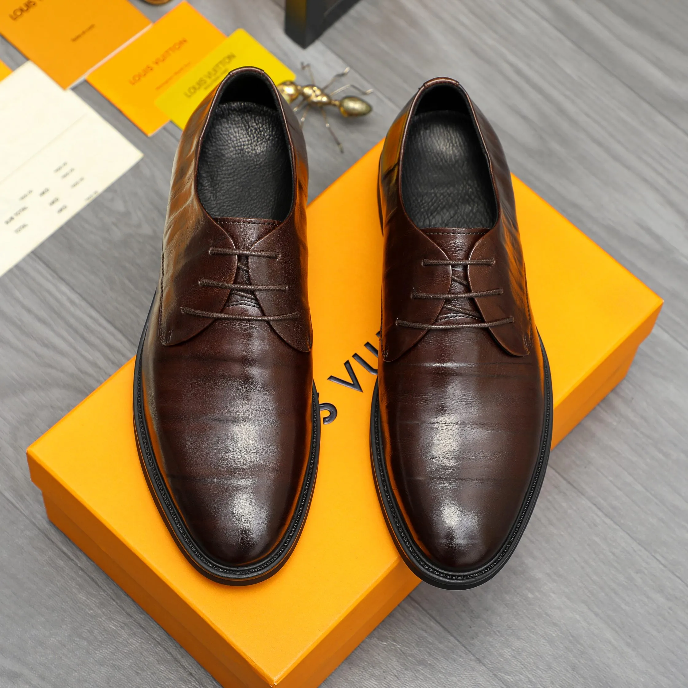 Men's shoes 💰p442 Product trademark: LV (Louis Vuitton) business lace-up leather shoes Regular size: 38-46 (45.46 custom-made, non-refundable) Product materials: Selected high-quality color-brushed cowhide upper, cowhide lining, rubber outsole